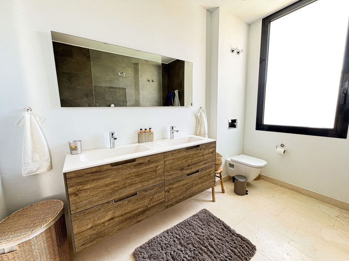 Image No.51-5 Bed Property for sale