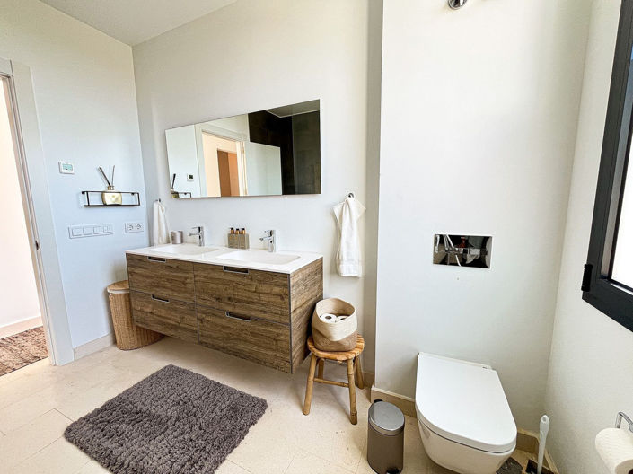 Image No.53-5 Bed Property for sale