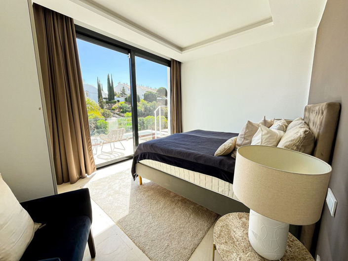 Image No.55-5 Bed Property for sale