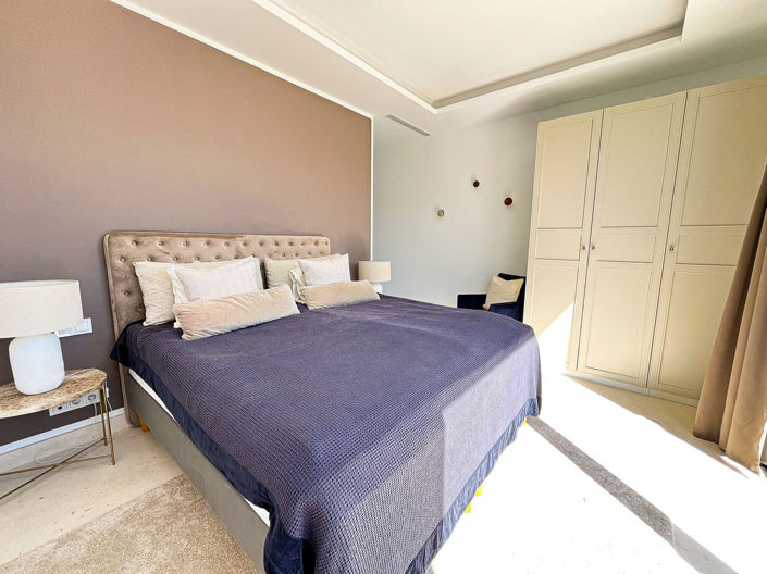 Image No.57-5 Bed Property for sale