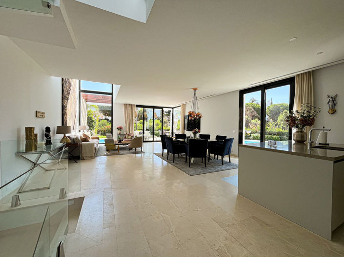 Image No.6-5 Bed Property for sale