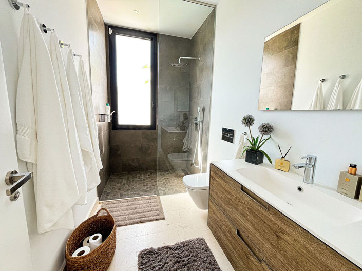 Image No.62-5 Bed Property for sale