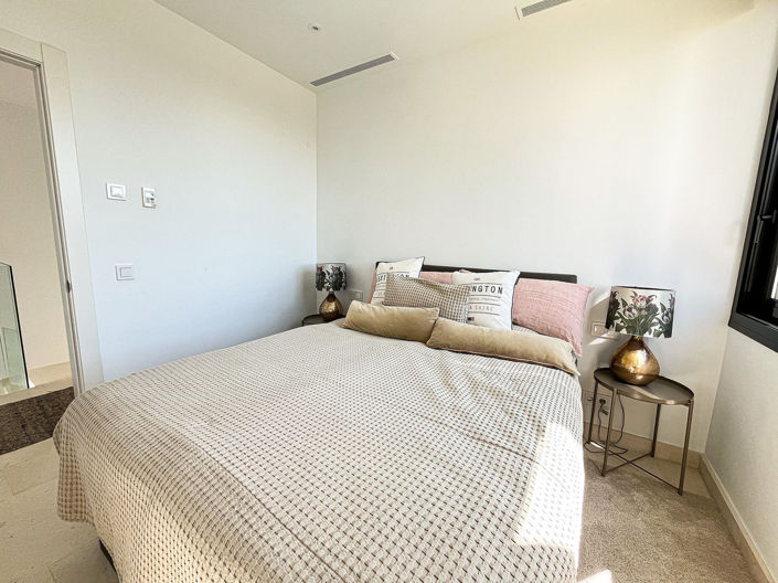 Image No.63-5 Bed Property for sale