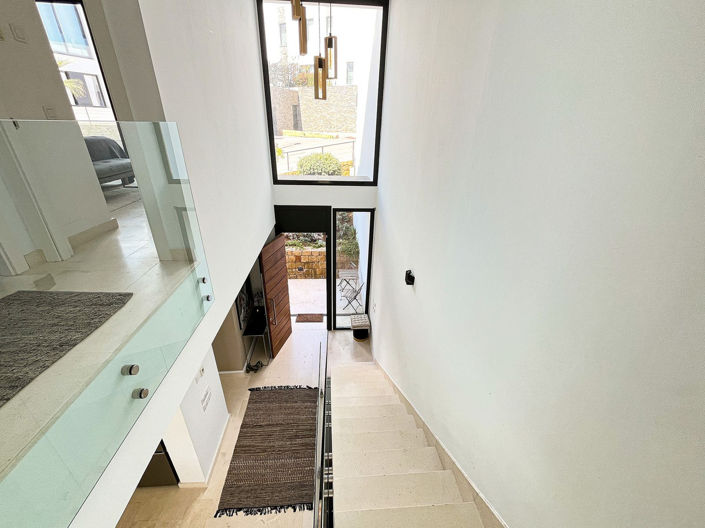 Image No.68-5 Bed Property for sale