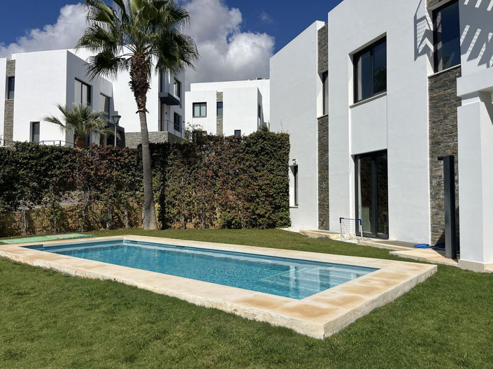 Image No.69-5 Bed Property for sale