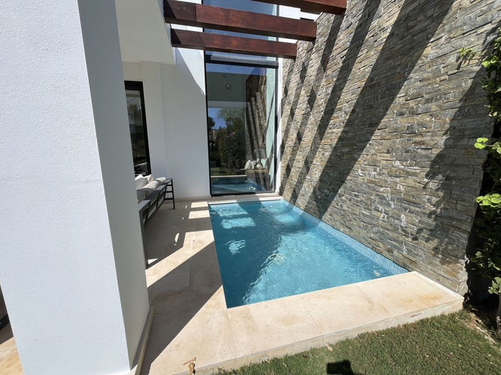 Image No.71-5 Bed Property for sale