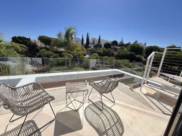 Image No.73-5 Bed Property for sale