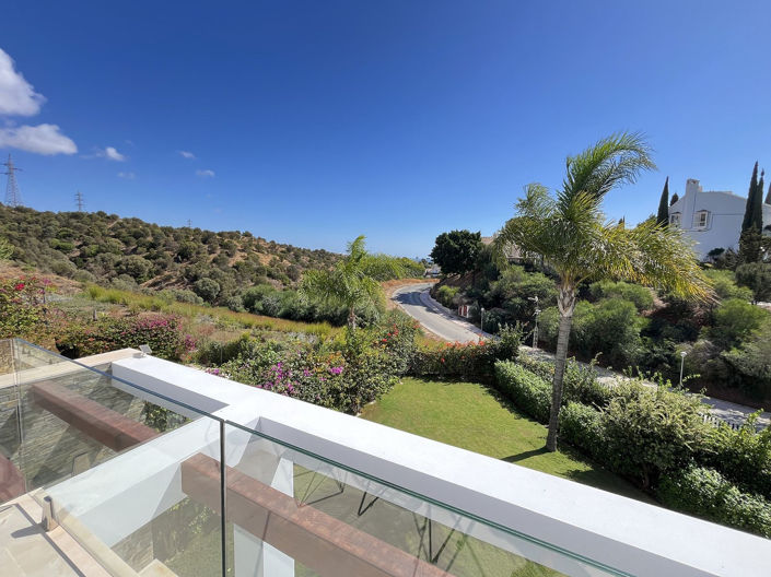 Image No.76-5 Bed Property for sale