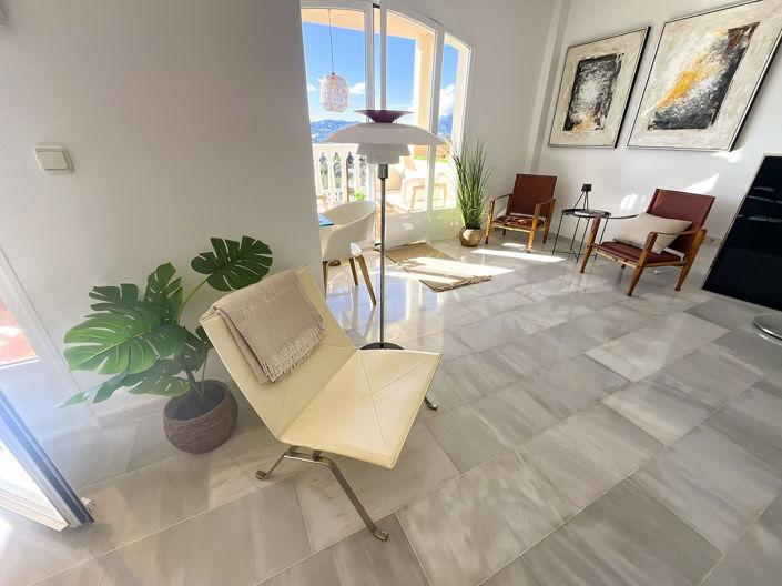 Image No.19-3 Bed Property for sale