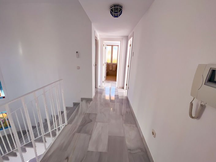 Image No.25-3 Bed Property for sale