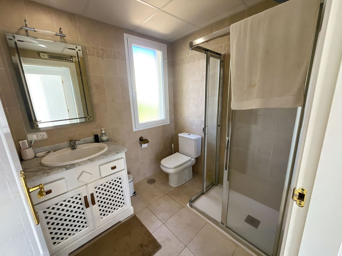 Image No.31-3 Bed Property for sale