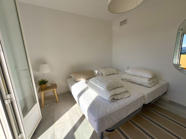 Image No.32-3 Bed Property for sale