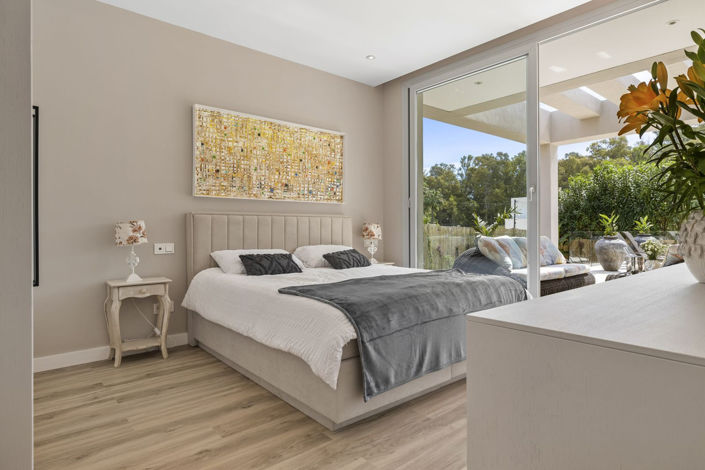 Image No.28-5 Bed Property for sale