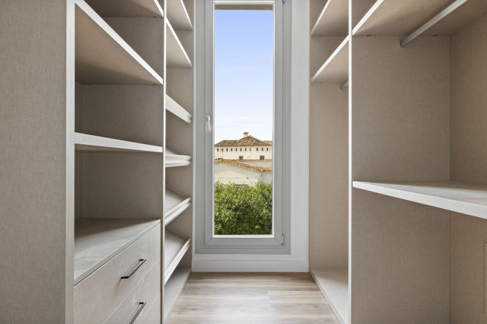 Image No.32-5 Bed Property for sale