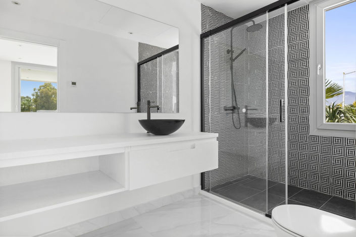 Image No.36-5 Bed Property for sale