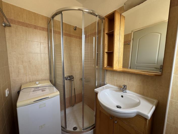 Image No.6-2 Bed Maisonette for sale