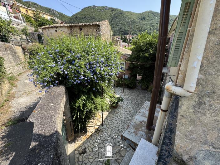 Image No.6-4 Bed House for sale