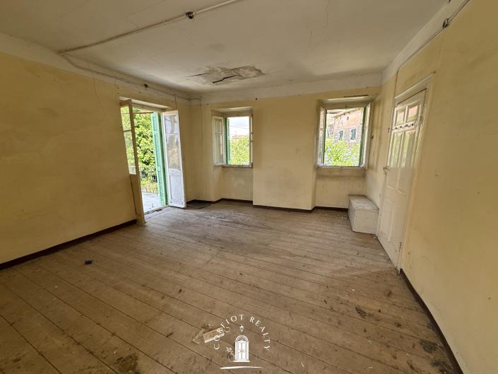 Image No.12-4 Bed House for sale