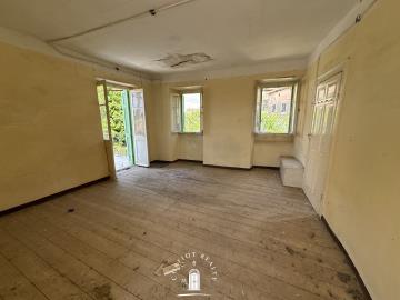 ano-korakiana-for-sale-spacious-rooms