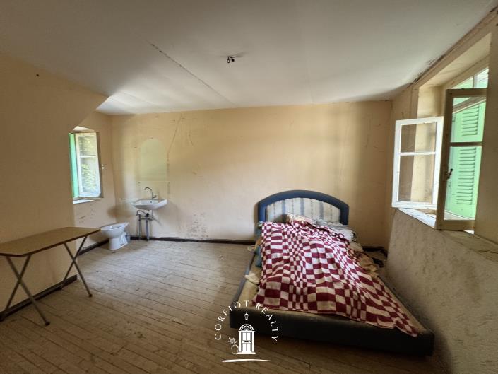 Image No.20-4 Bed House for sale