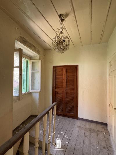 Image No.24-4 Bed House for sale