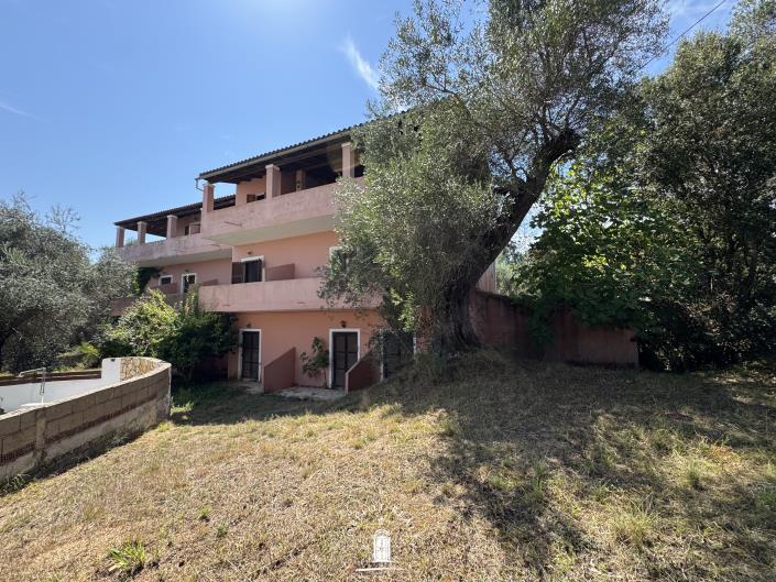 Image No.2-Un hôtel de 14 chambres à vendre à Astrakári