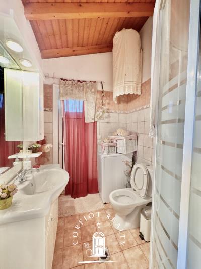 Image No.17-1 Bed House for sale