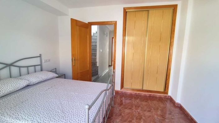 Image No.21-3 Bed Townhouse for sale