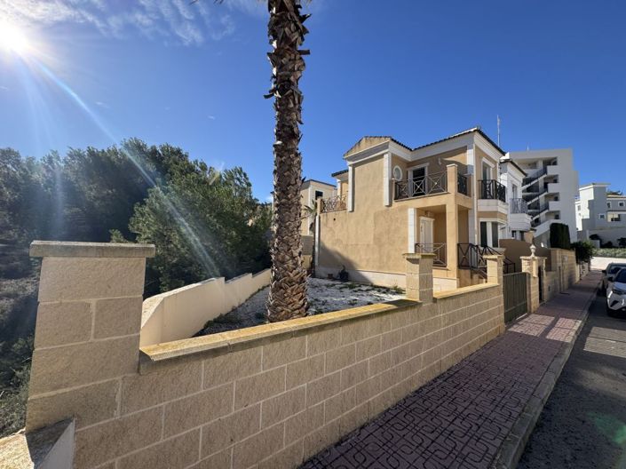 Image No.12-3 Bed House for sale