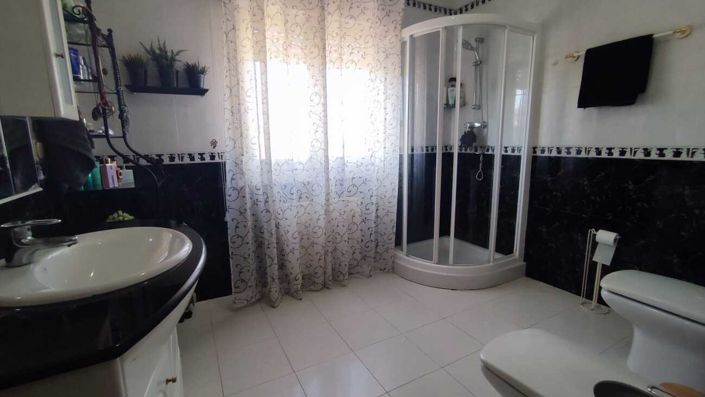 Image No.28-4 Bed Villa for sale