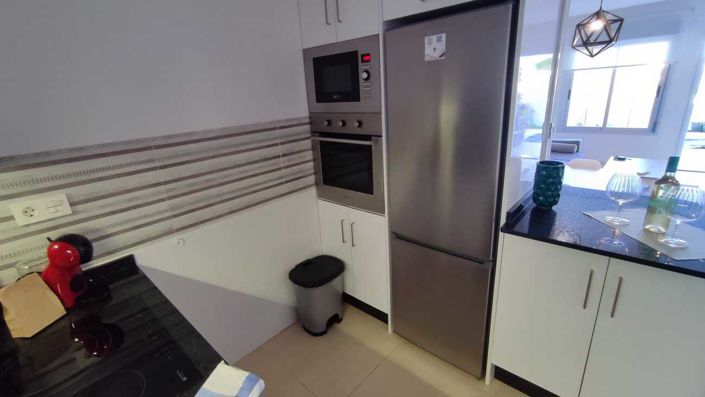 Image No.25-2 Bed Apartment for sale