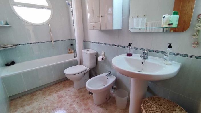 Image No.6-2 Bed Bungalow for sale