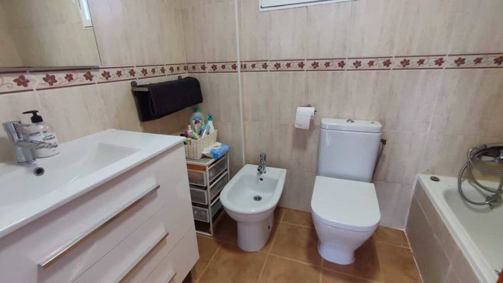 Image No.15-3 Bed Townhouse for sale