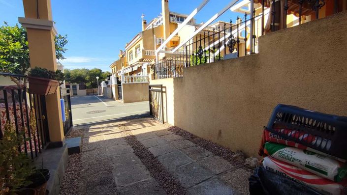 Image No.17-3 Bed House for sale