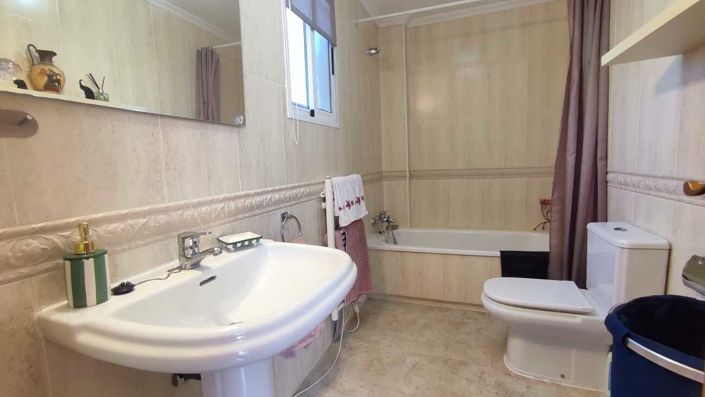 Image No.27-3 Bed House for sale