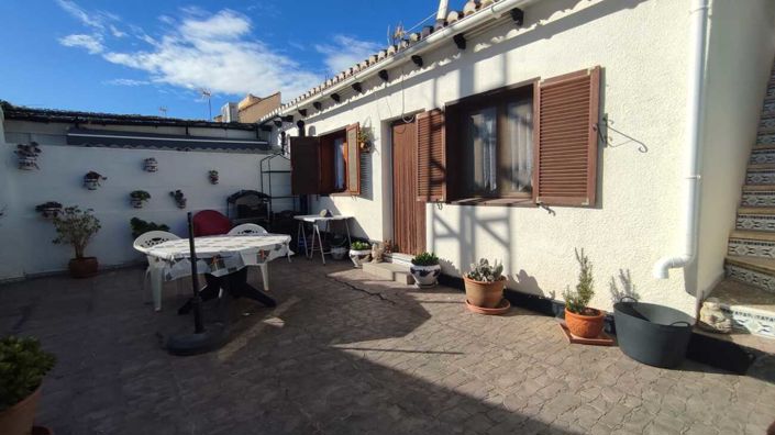 Image No.10-2 Bed House for sale