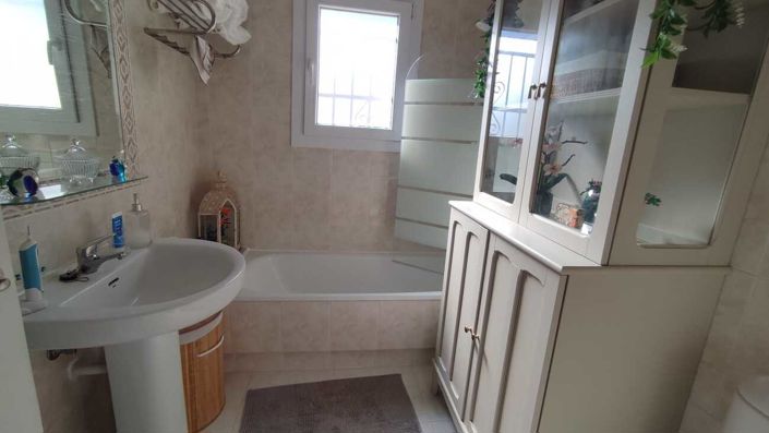 Image No.30-3 Bed House for sale