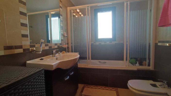 Image No.21-3 Bed Townhouse for sale