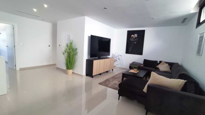 Image No.3-6 Bed Villa for sale