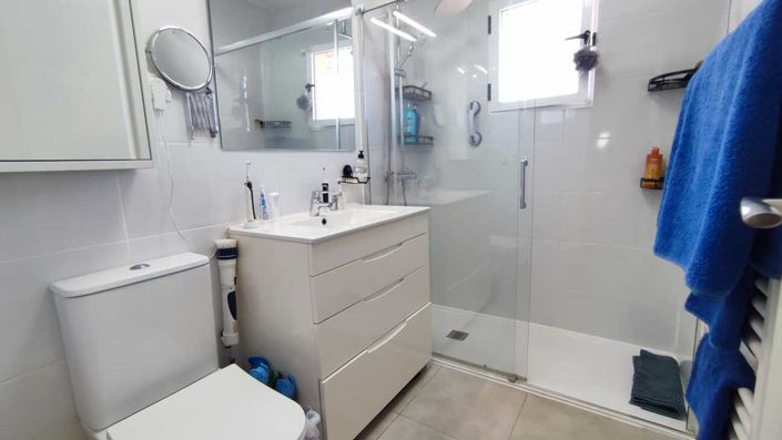 Image No.25-3 Bed Quad for sale