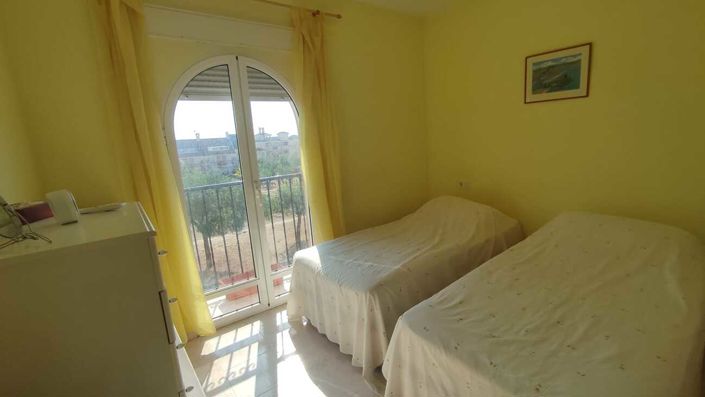 Image No.15-2 Bed Townhouse for sale
