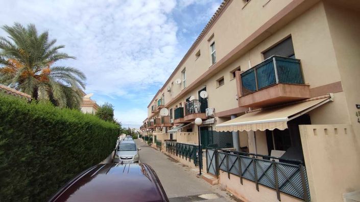 Image No.25-3 Bed Townhouse for sale