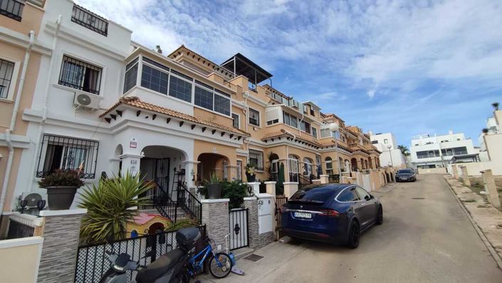 Image No.25-3 Bed Townhouse for sale