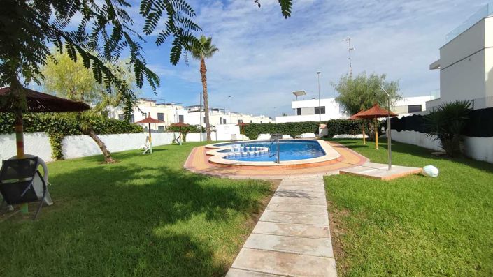 Image No.26-3 Bed Townhouse for sale