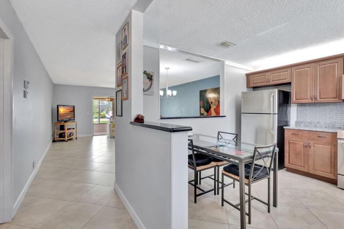 Lake Worth, Villa