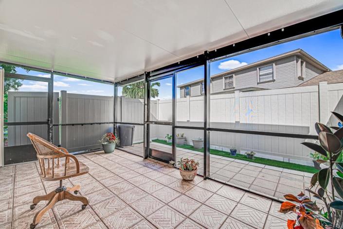 Image No.27-3 Bed Townhouse for sale