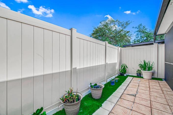 Image No.29-3 Bed Townhouse for sale