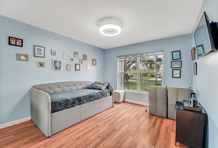 Image No.33-2 Bed Villa for sale