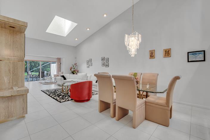 Image No.8-2 Bed Villa for sale