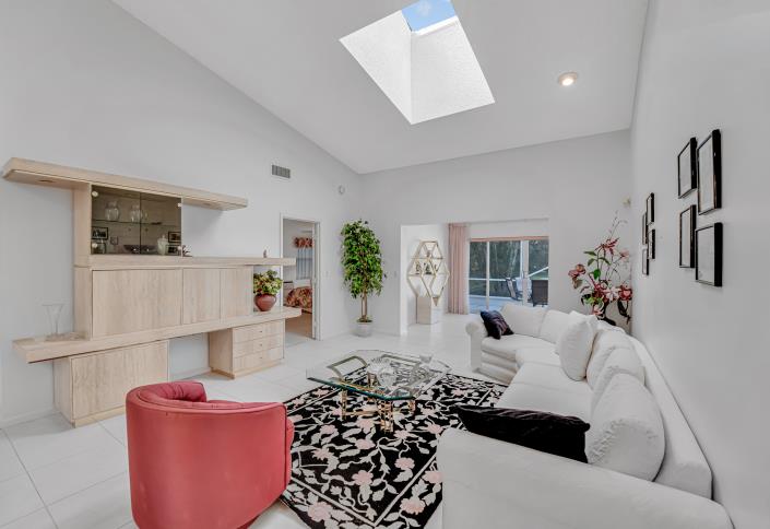 Image No.12-2 Bed Villa for sale